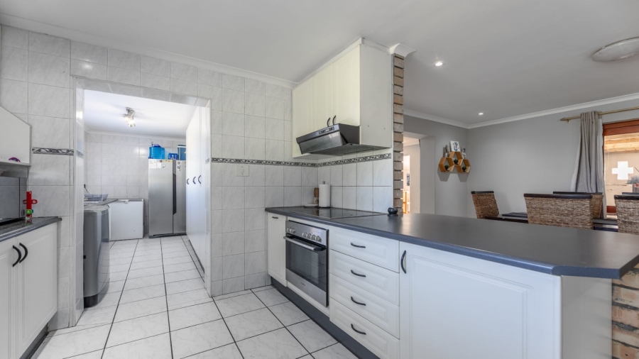 To Let 3 Bedroom Property for Rent in Edgemead Western Cape